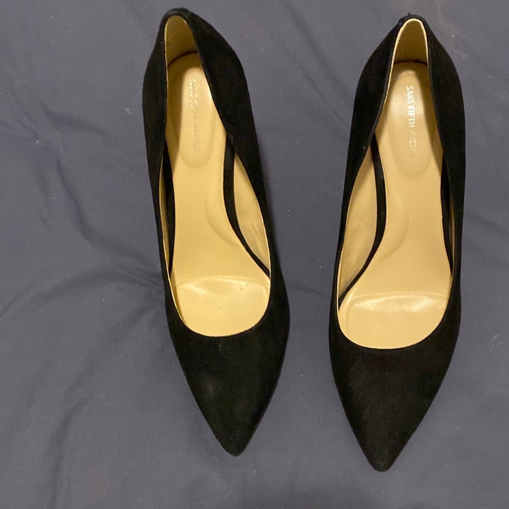Saks Fifth Pump. Size 8. Good condition